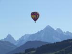 Balloon and Mont Blanc range : Aiguille verte et chardonneret